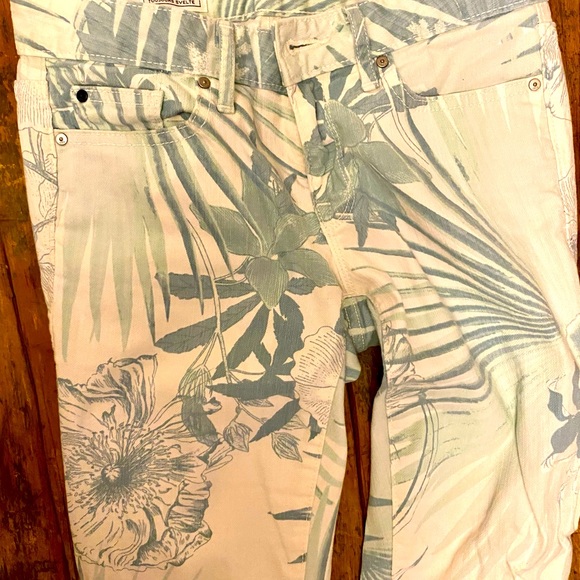 Tropical Print Jeans - Picture 3 of 3